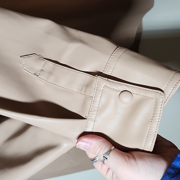 Isaac Mizrahi Live Faux Leather Shacket Camel Button Down Oversized Medium - Picture 6 of 11